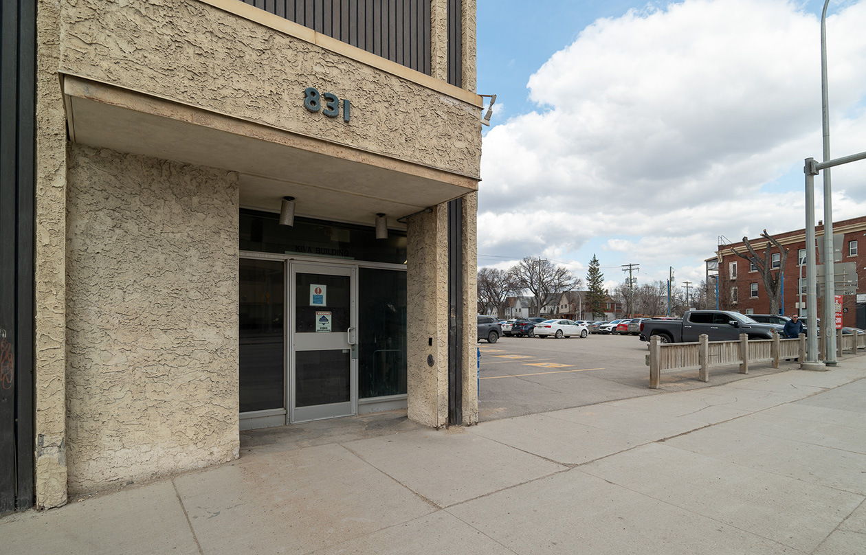 831 Portage 15