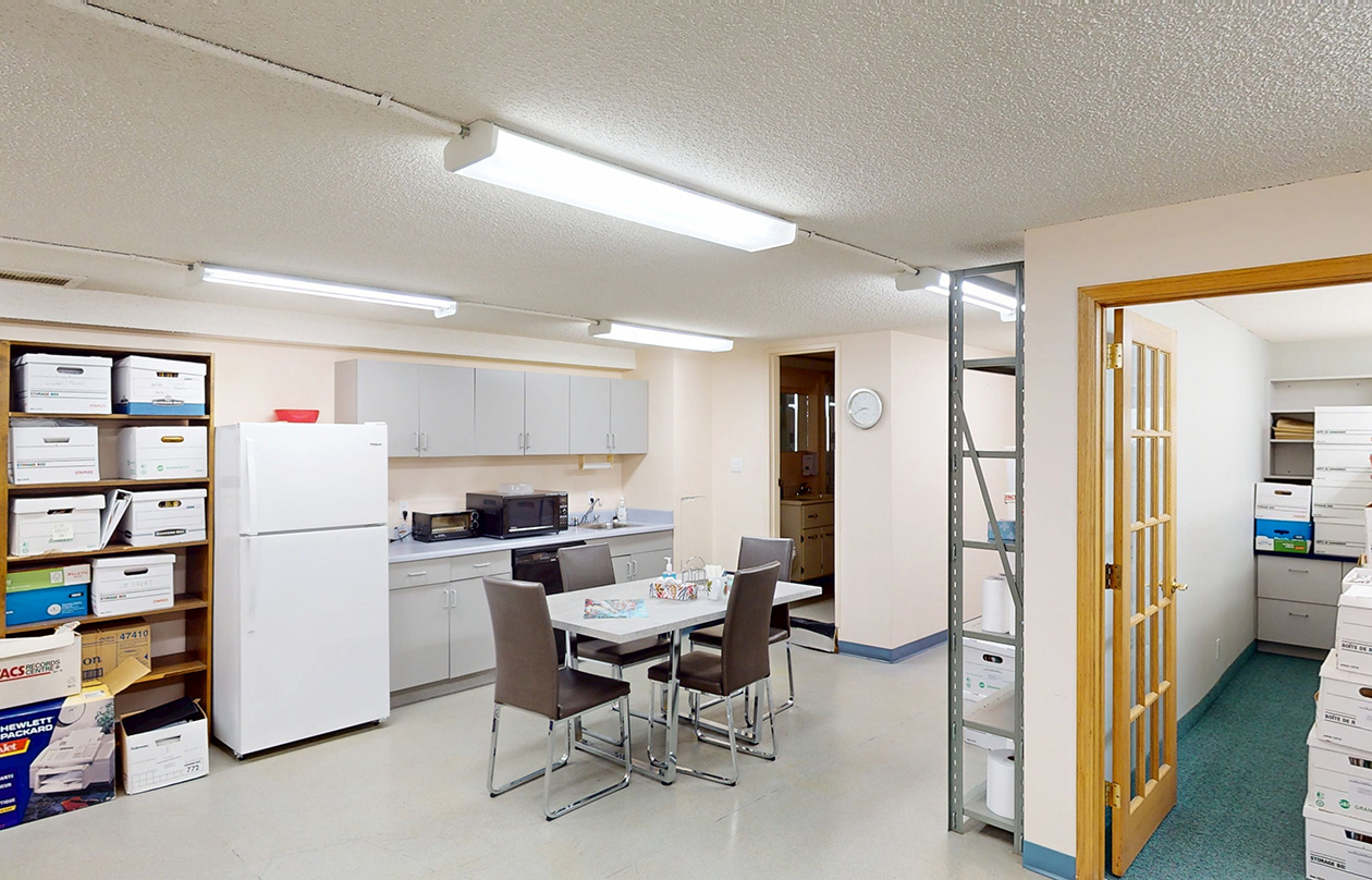 3317 Roblin 8