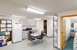 3317 Roblin 8